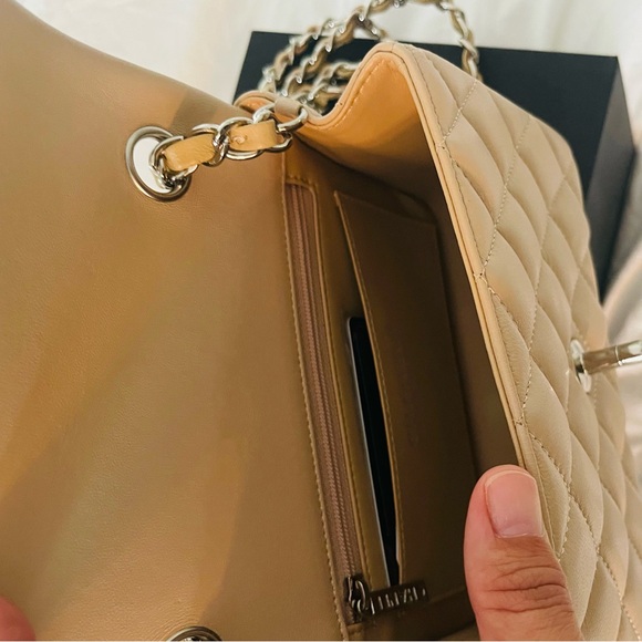 Beige Quilted Leather Bag small classic square lambskin - Picture 5 of 6